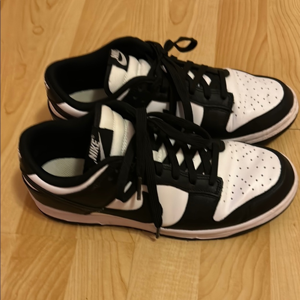 Nike Classic Black and White Low-Tops